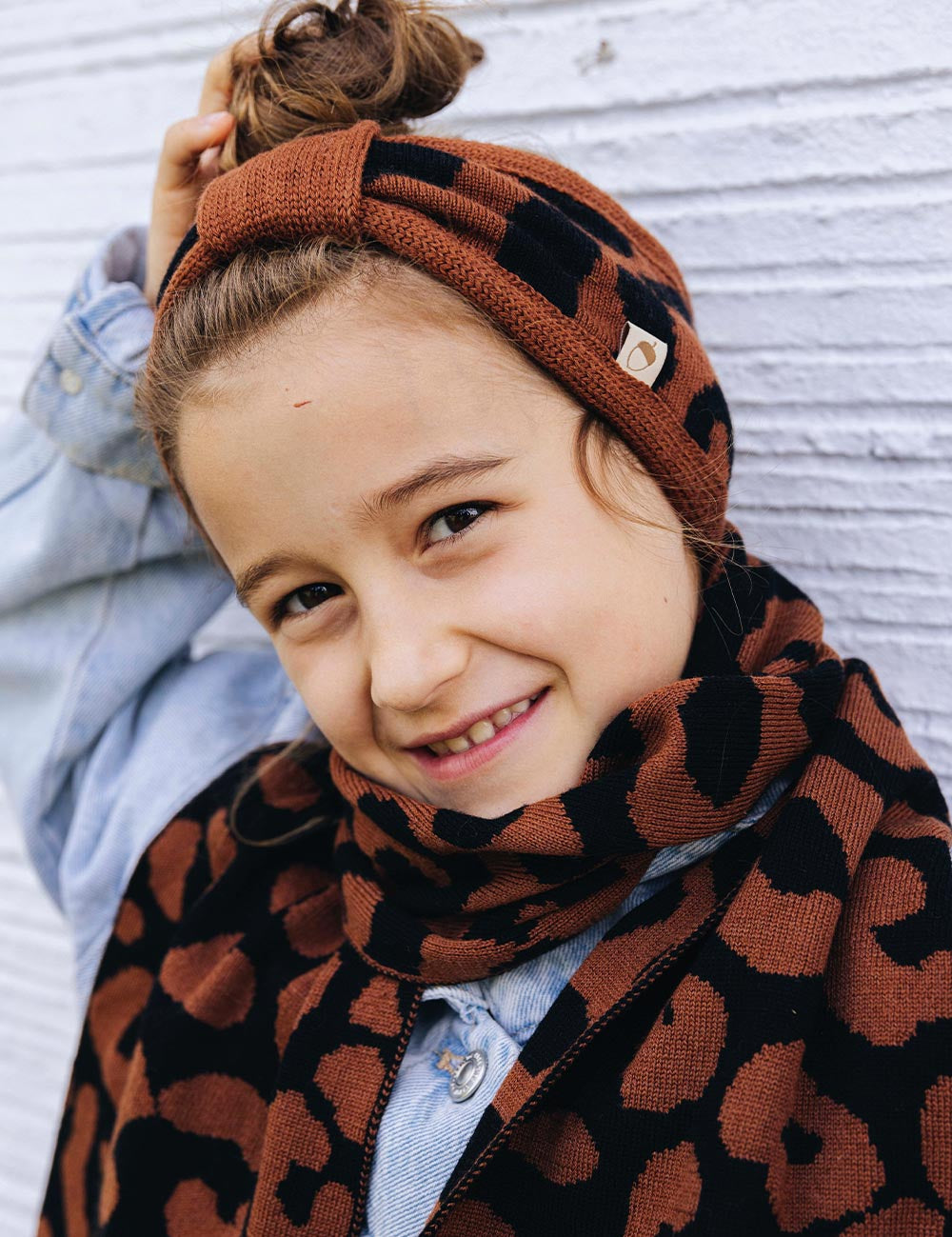 Bufanda infantil LEO marrón/negro