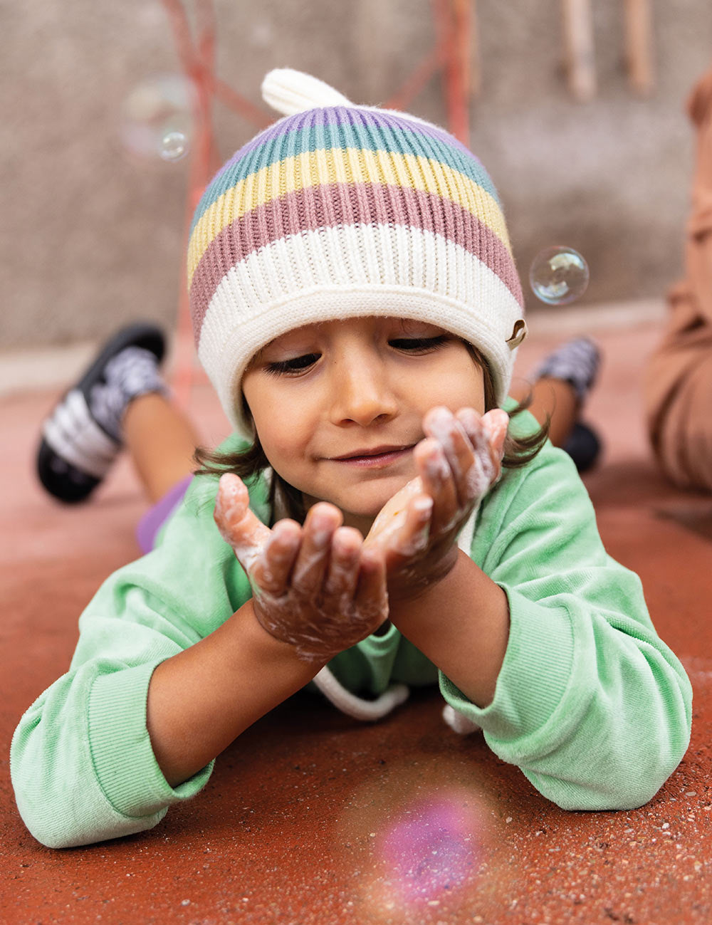 Kindermütze PINNI Regenbogen