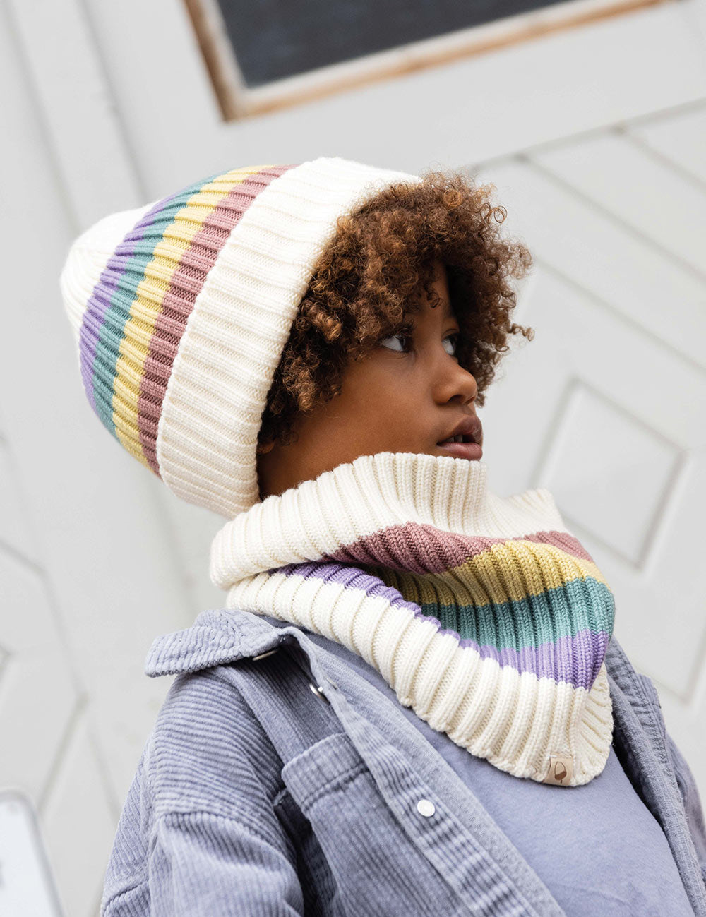 beanie-regenbogen-tragebild2_3e9ad24f-dfe1-49f7-924c-0264abc0c39d.jpg