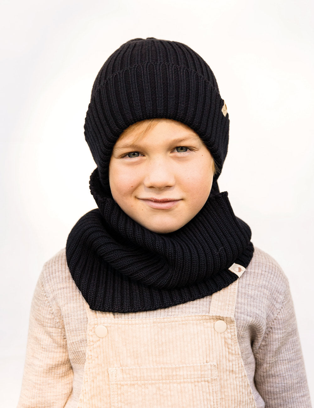 BEANIE koboldblauBeanie Mütze 100% Bio Merino im Mini Me Look - schwarz –  Oh Chapô